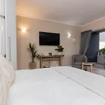 303 First Beach - Clifton