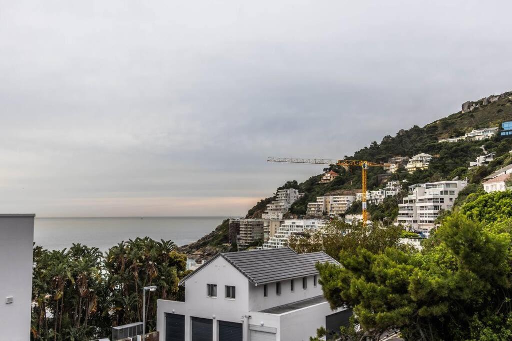 303 First - Clifton Apartment Cape Town