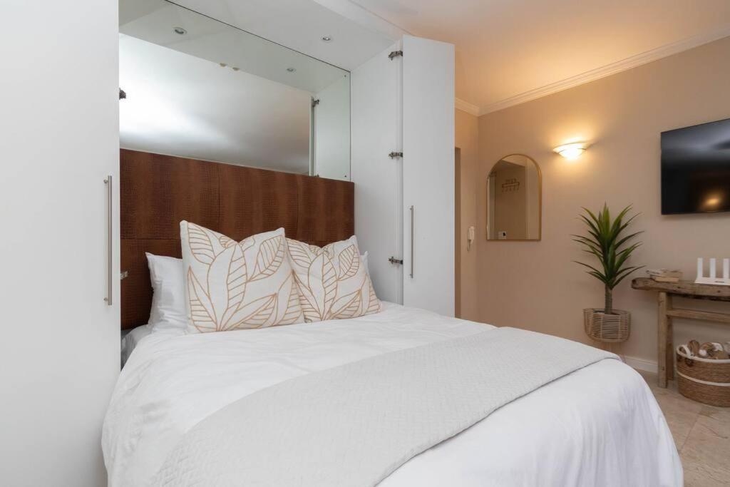 Apartment 303 First - Clifton